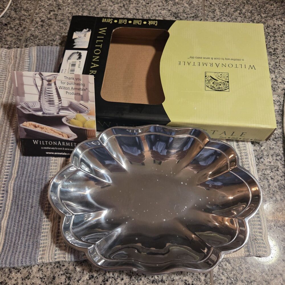 Wilton Armetale Scalloped Serving Bowl w/ Original Box